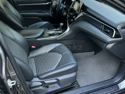Toyota Camry 2021 года за 12 500 000 тг. в Алматы – фото 10
