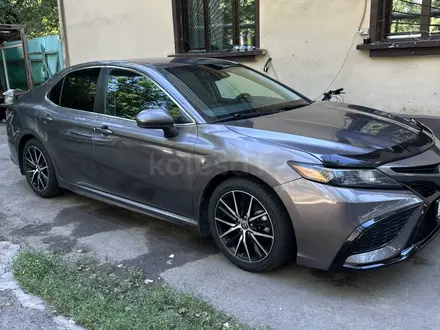 Toyota Camry 2021 года за 12 500 000 тг. в Алматы – фото 3