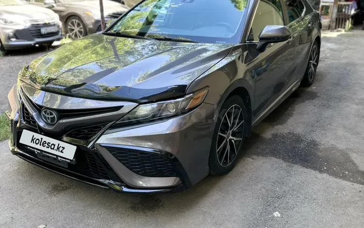 Toyota Camry 2021 года за 12 500 000 тг. в Алматы
