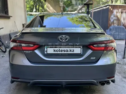 Toyota Camry 2021 года за 12 500 000 тг. в Алматы – фото 5