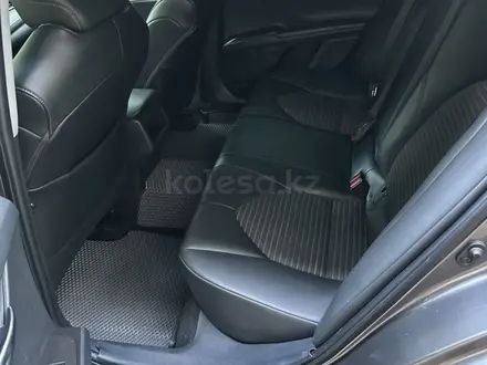 Toyota Camry 2021 года за 12 500 000 тг. в Алматы – фото 9