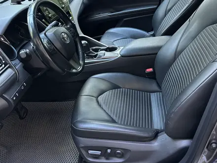 Toyota Camry 2021 года за 12 500 000 тг. в Алматы – фото 8