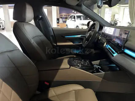 BMW 530 2025 года за 43 000 000 тг. в Астана – фото 13