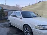 Toyota Camry 1998 годаүшін3 300 000 тг. в Семей – фото 2