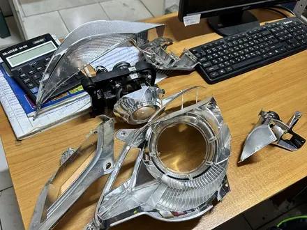 Фара w212 дорест запчасти линза и тд за 1 000 тг. в Астана