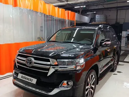 Toyota Land Cruiser 2017 года за 32 500 000 тг. в Астана