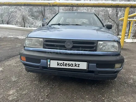 Volkswagen Vento 1992 года за 1 000 000 тг. в Алматы