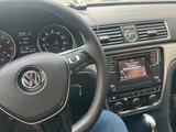 Volkswagen Passat 2015 года за 4 200 000 тг. в Атырау – фото 4