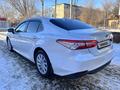 Toyota Camry 2022 годаfor18 000 000 тг. в Актобе – фото 4