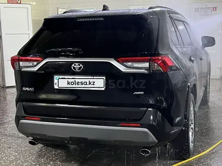 Toyota RAV4 2021 года за 21 000 000 тг. в Павлодар – фото 2