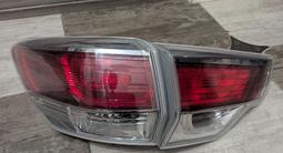 Комплект задних фонарей Toyota Highlander 2014-2019 за 110 000 тг. в Астана – фото 2