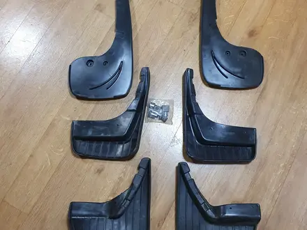 НОВЫЕ брызговики на мерседес w124 , w210 за 52 000 тг. в Алматы – фото 2