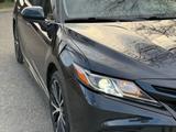 Toyota Camry 2020 года за 14 500 000 тг. в Талдыкорган – фото 2