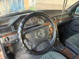 Mercedes-Benz E 200 1993 года за 1 500 000 тг. в Алматы – фото 4