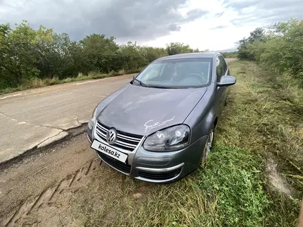 Volkswagen Jetta 2005 года за 3 500 000 тг. в Степногорск – фото 9