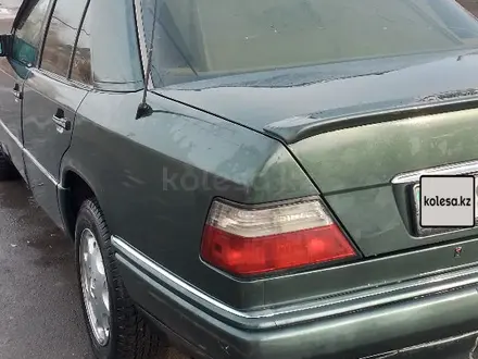 Mercedes-Benz E 280 1994 года за 1 950 000 тг. в Байтерек – фото 4