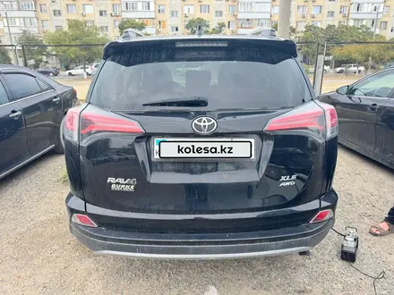 Toyota RAV4 2018 года за 9 500 000 тг. в Актау – фото 2