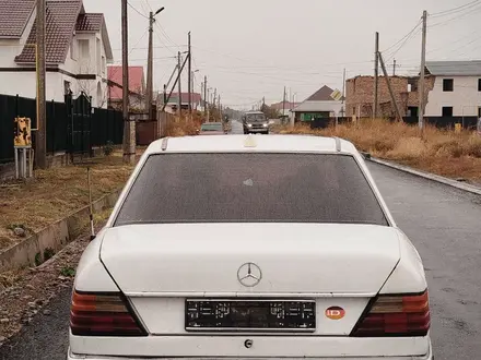 Mercedes-Benz E 230 1989 года за 1 300 000 тг. в Талдыкорган – фото 2