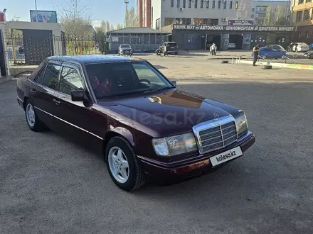 Mercedes-Benz E 230 1993 года за 2 700 000 тг. в Астана – фото 2