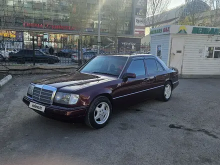 Mercedes-Benz E 230 1993 года за 2 700 000 тг. в Астана