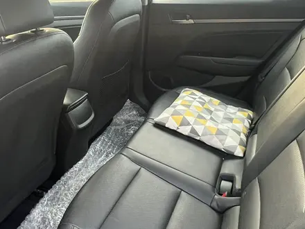 Hyundai Elantra 2018 года за 5 200 000 тг. в Уральск – фото 12