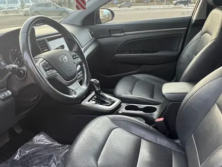 Hyundai Elantra 2018 года за 5 200 000 тг. в Уральск – фото 7