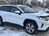 Toyota RAV4 2020 годаүшін19 400 000 тг. в Астана – фото 2