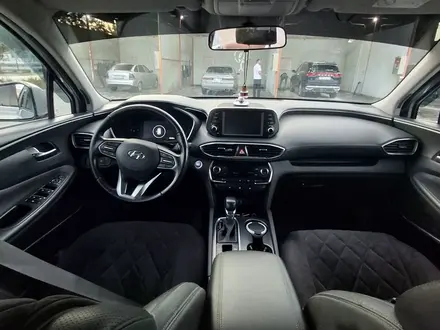 Hyundai Santa Fe 2019 года за 13 500 000 тг. в Семей – фото 17