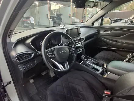 Hyundai Santa Fe 2019 года за 13 500 000 тг. в Семей – фото 18