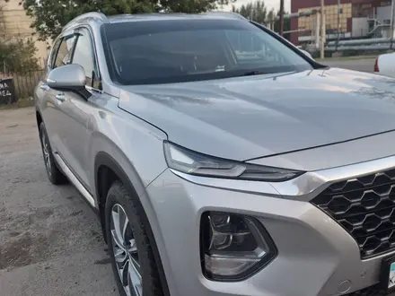 Hyundai Santa Fe 2019 года за 13 500 000 тг. в Семей – фото 22