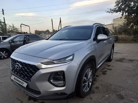 Hyundai Santa Fe 2019 года за 13 500 000 тг. в Семей – фото 3
