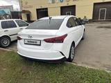 Hyundai Accent 2022 года за 5 300 000 тг. в Уральск – фото 3