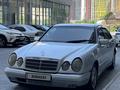 Mercedes-Benz E 240 1997 года за 2 650 000 тг. в Алматы – фото 3