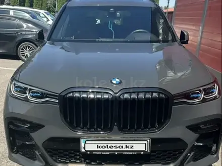 BMW X7 2022 года за 64 000 000 тг. в Алматы