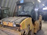 CAT  Каток CAT CB10 асфальтовый вибрационный 2023 года за 49 500 000 тг. в Усть-Каменогорск – фото 2