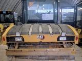 CAT  Каток CAT CB10 асфальтовый вибрационный 2023 года за 49 500 000 тг. в Усть-Каменогорск – фото 4