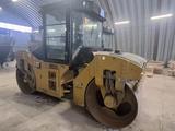 CAT  Каток CAT CB10 асфальтовый вибрационный 2023 года за 49 500 000 тг. в Усть-Каменогорск – фото 5