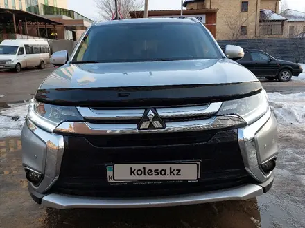 Mitsubishi Outlander 2015 года за 10 500 000 тг. в Астана