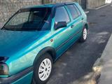 Volkswagen Golf 1994 года за 900 000 тг. в Алматы