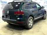 Volkswagen Touareg 2004 года за 5 300 000 тг. в Тараз – фото 2