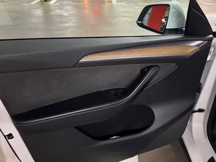 Tesla Model Y 2022 года за 18 000 000 тг. в Алматы – фото 15