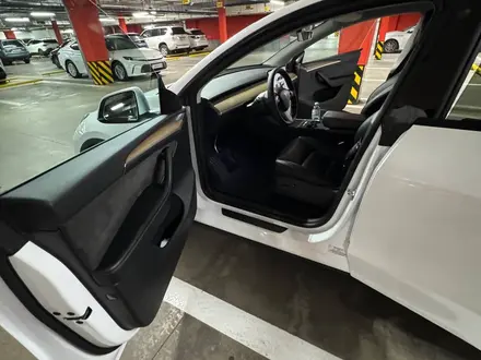 Tesla Model Y 2022 года за 18 000 000 тг. в Алматы – фото 16