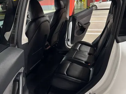 Tesla Model Y 2022 года за 18 000 000 тг. в Алматы – фото 19