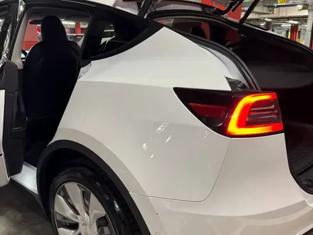 Tesla Model Y 2022 года за 18 000 000 тг. в Алматы – фото 21
