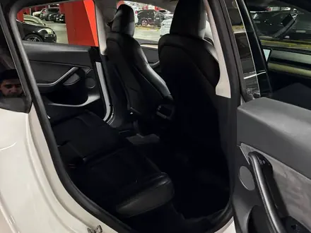 Tesla Model Y 2022 года за 18 000 000 тг. в Алматы – фото 24