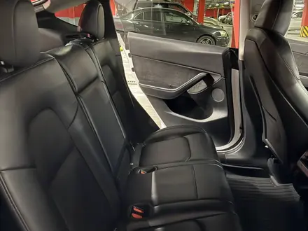 Tesla Model Y 2022 года за 18 000 000 тг. в Алматы – фото 25