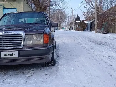 Mercedes-Benz E 320 1992 года за 2 300 000 тг. в Тараз – фото 2