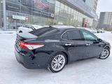 Toyota Camry 2018 года за 13 800 000 тг. в Астана – фото 4