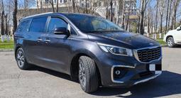 Kia Carnival 2018 года за 9 999 990 тг. в Астана – фото 2
