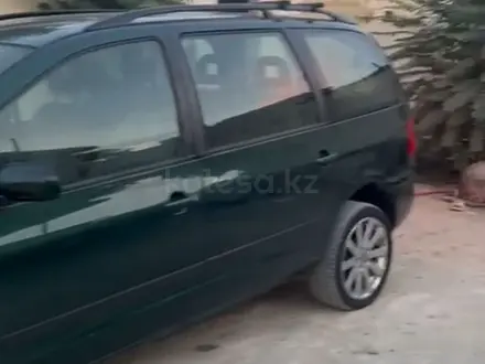 Volkswagen Sharan 2000 года за 2 300 000 тг. в Актобе – фото 6